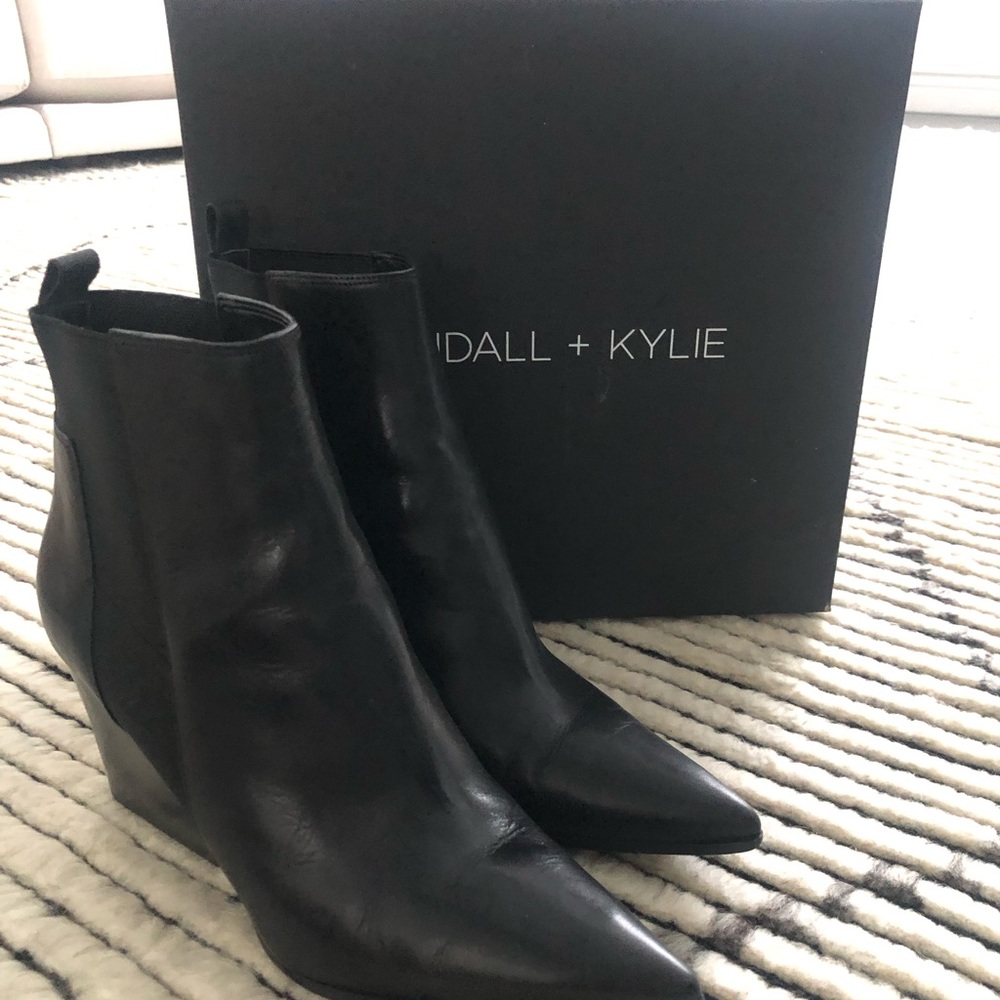 Kendall + Kylie
Finch Leather Ankle Boots. Size 9.5